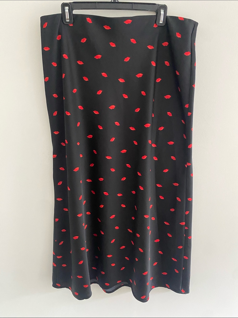 A New Day Satin Pull On Black &  Red Lips Skirt Size XL